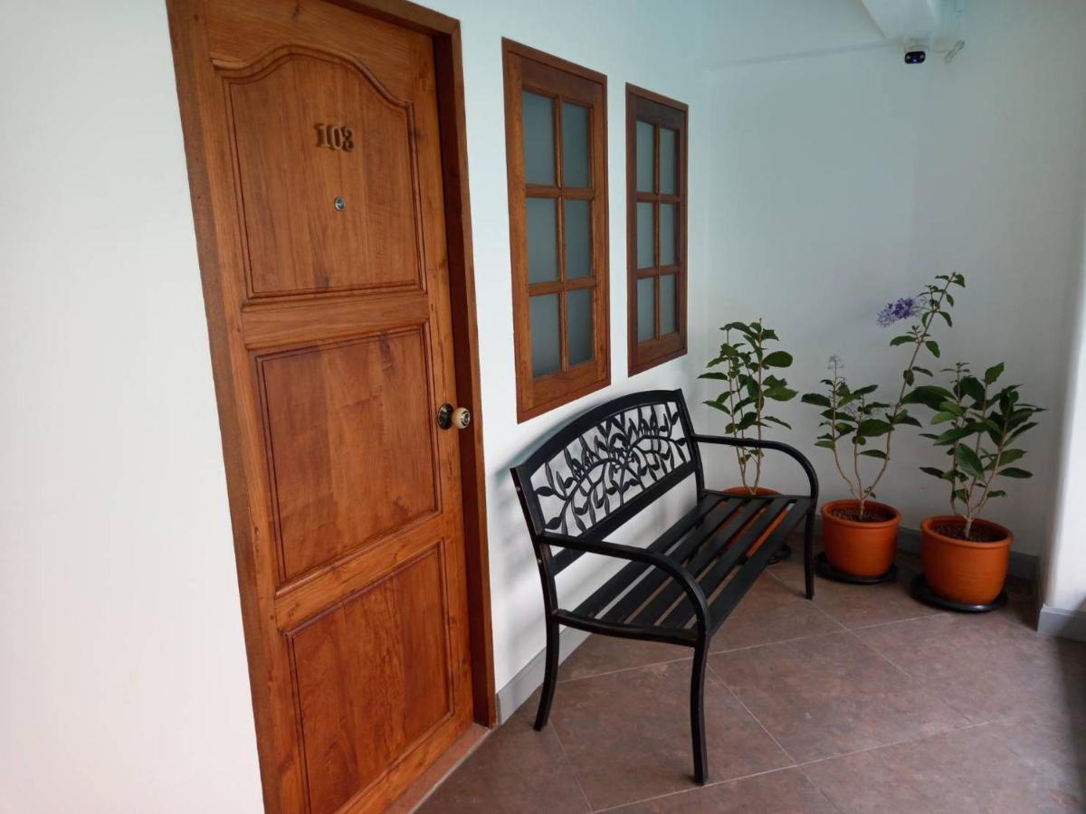 Valentier Cafe And Hotel Chiang Mai Exterior foto