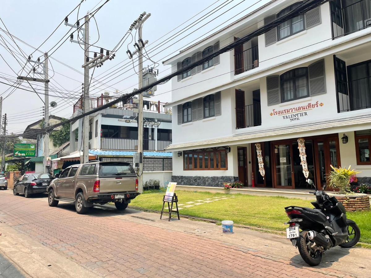 Valentier Cafe And Hotel Chiang Mai Exterior foto